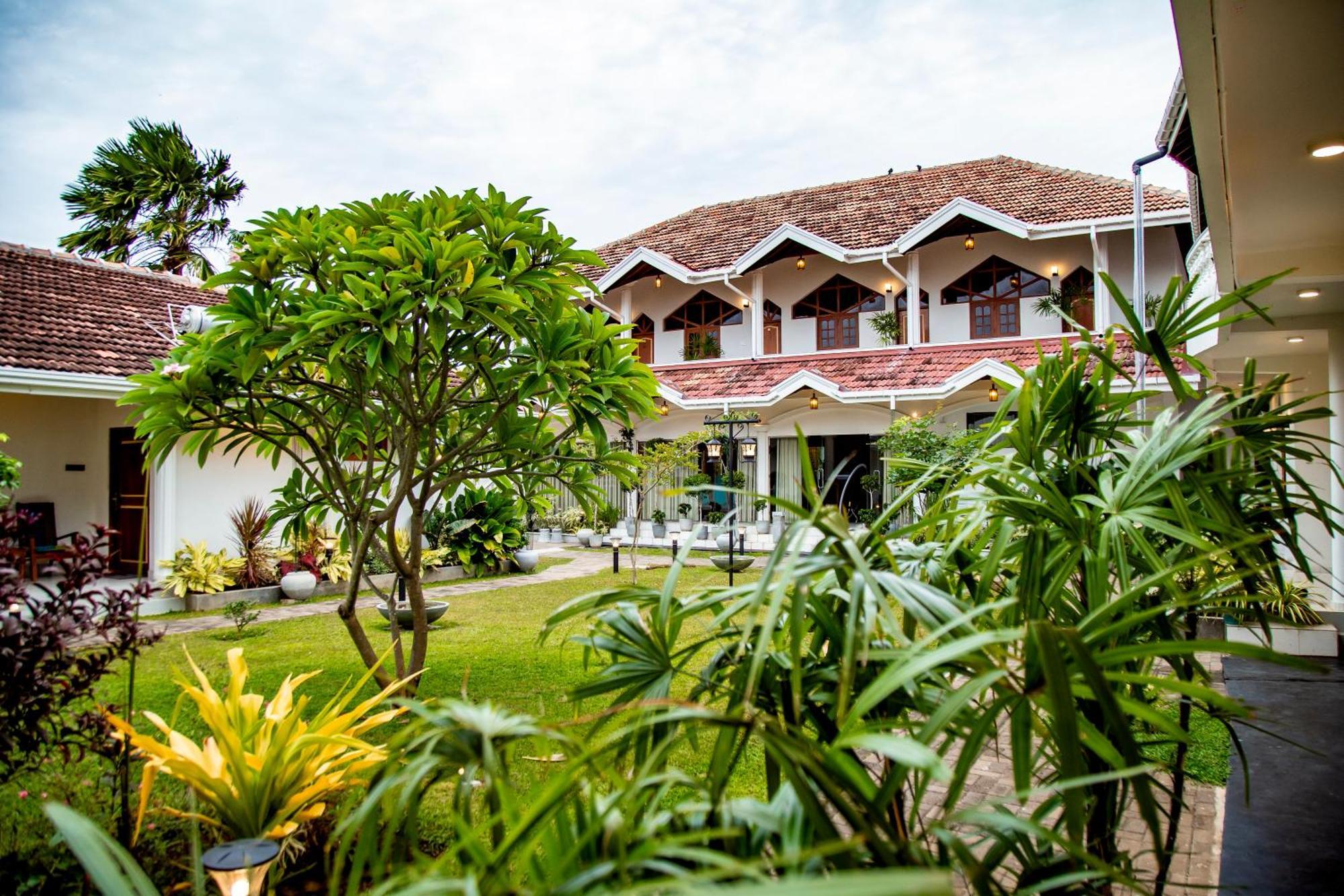 Paradise Holiday Village Negombo Exterior photo