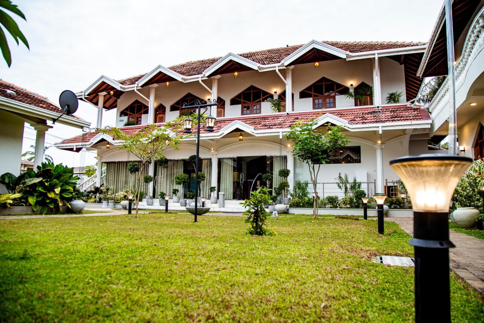 Paradise Holiday Village Negombo Exterior photo