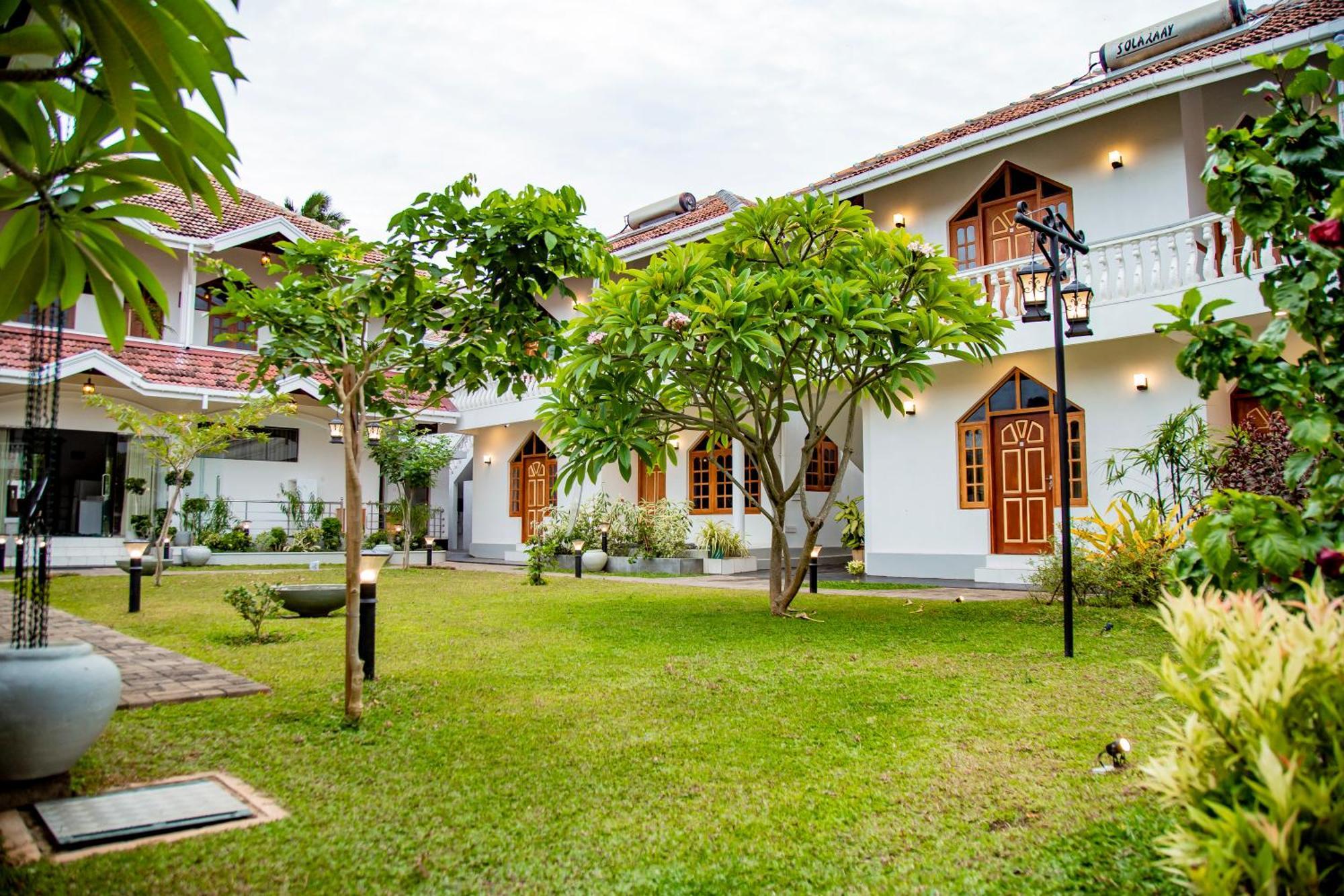 Paradise Holiday Village Negombo Exterior photo