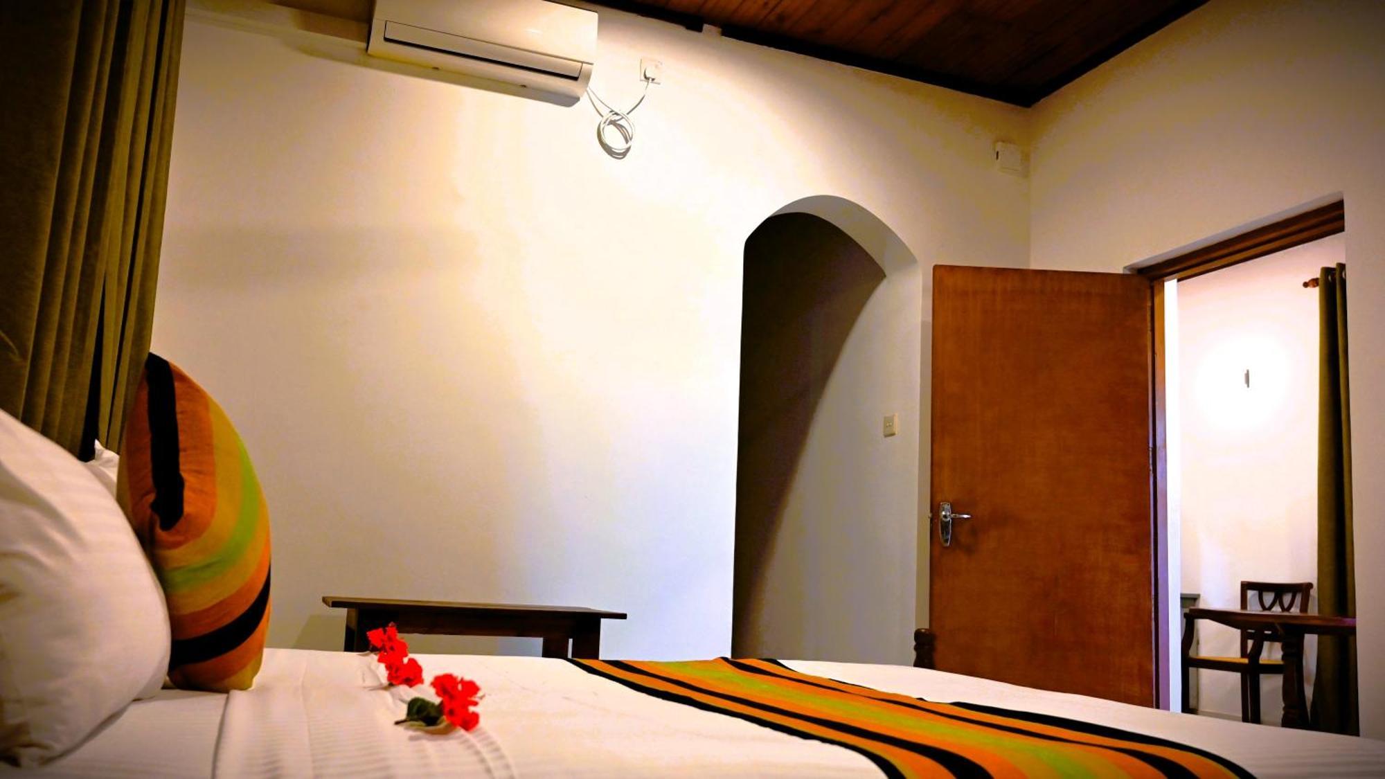 Paradise Holiday Village Negombo Room photo