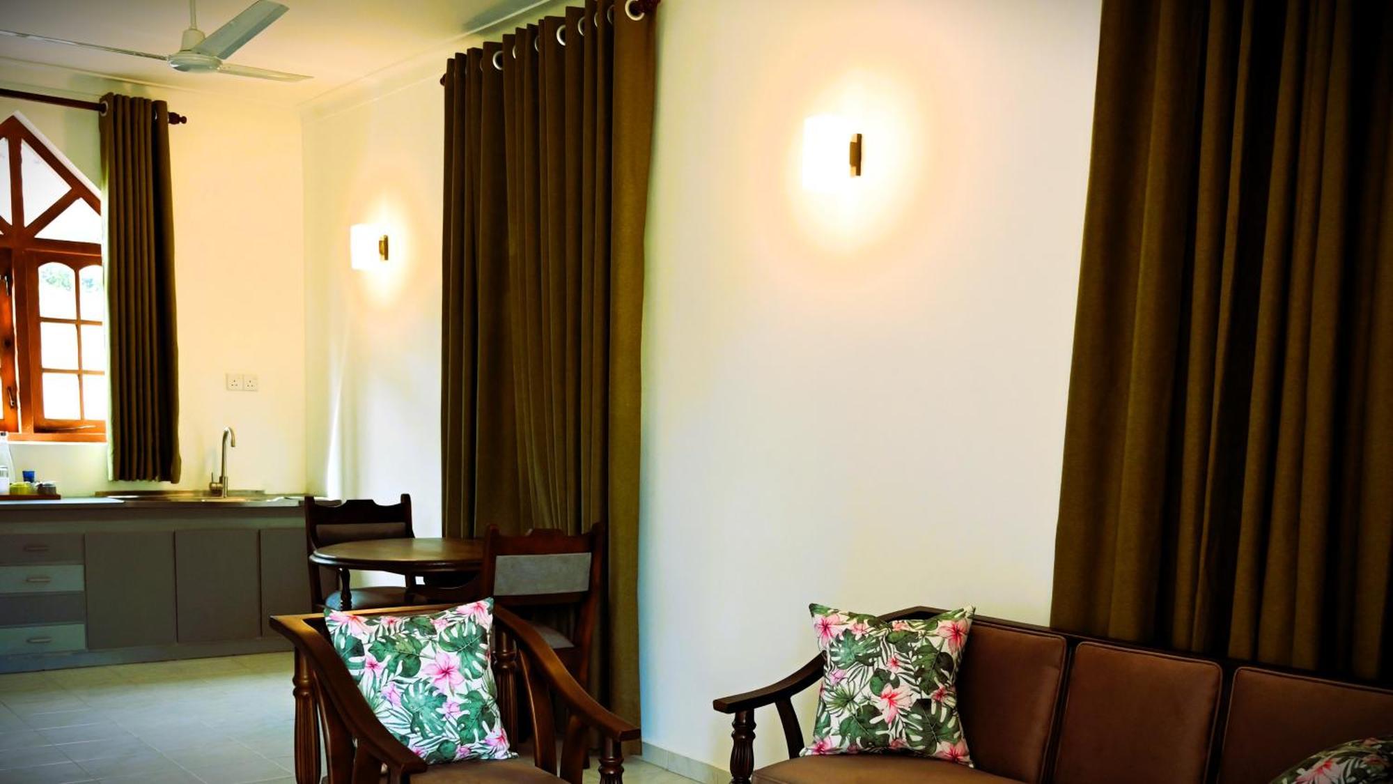 Paradise Holiday Village Negombo Room photo