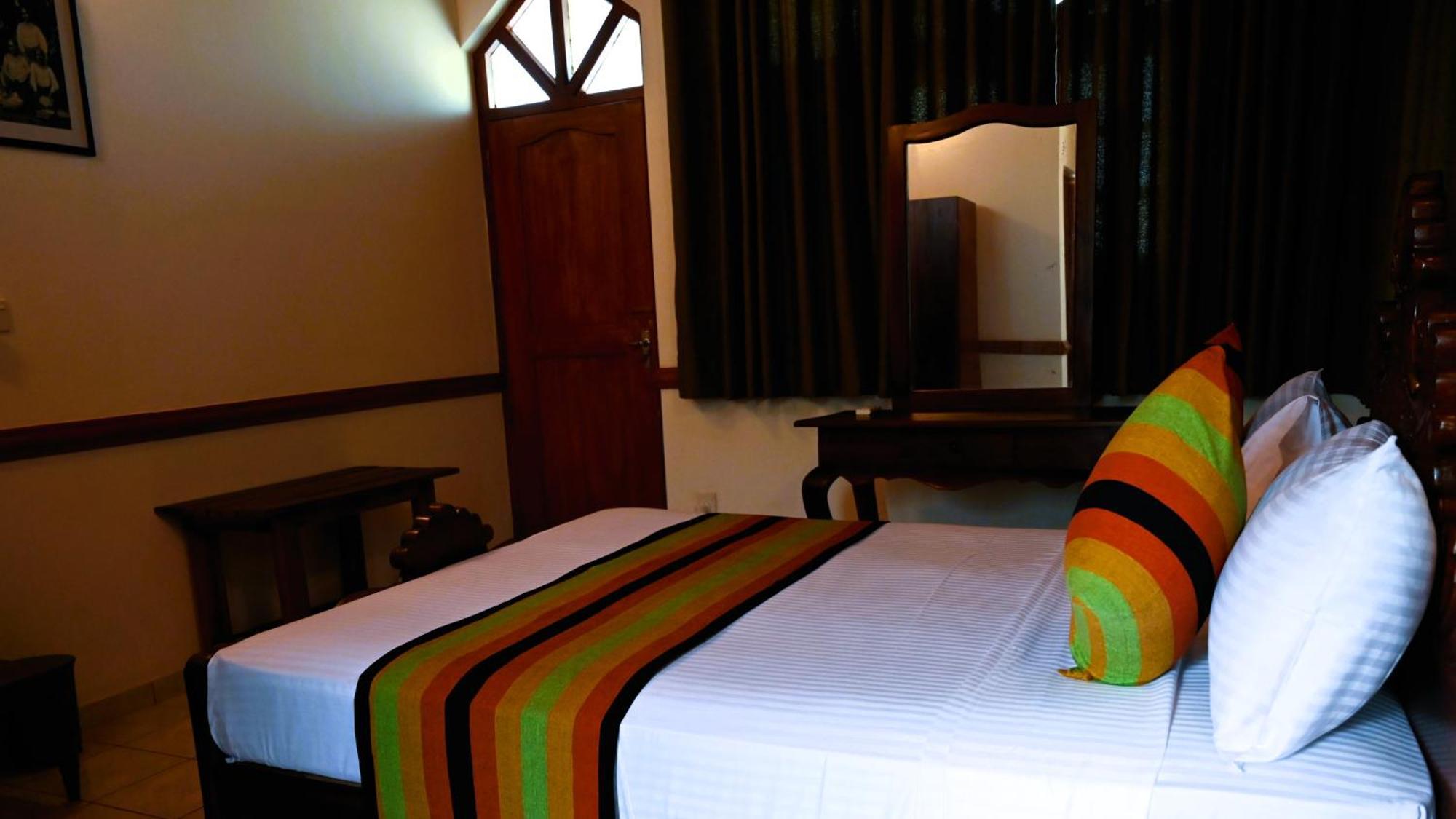 Paradise Holiday Village Negombo Room photo