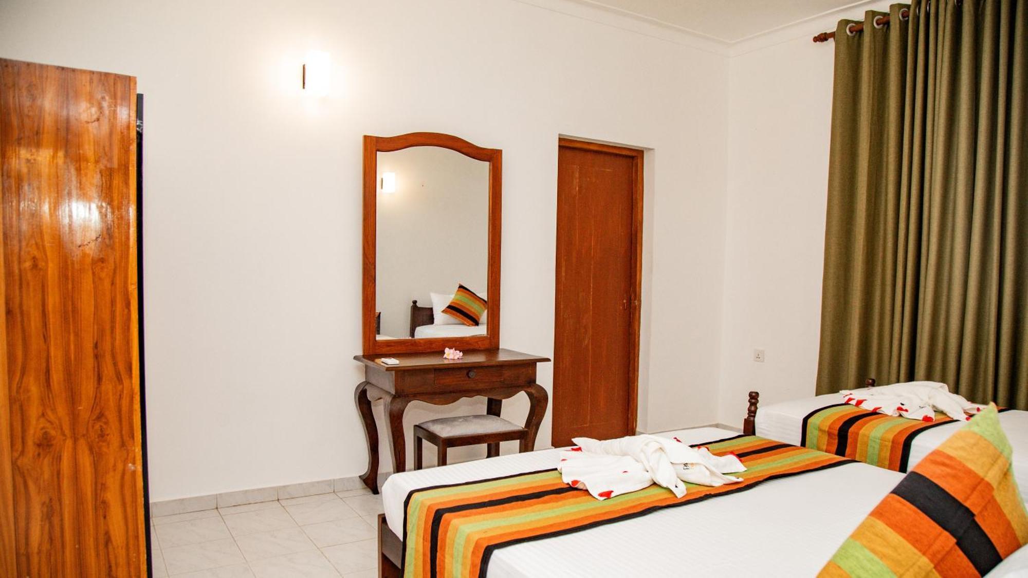 Paradise Holiday Village Negombo Room photo